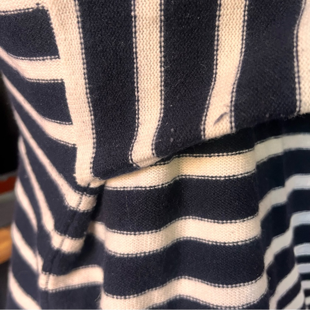 Vince 100% Cashmere Striped Blue White Hooded Sweater size Medium - Picture 7 of 9